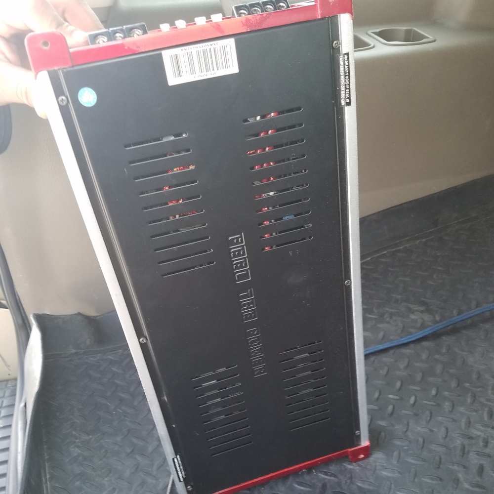 Planta de musica...amplifier p1-3050-1 3000 watts